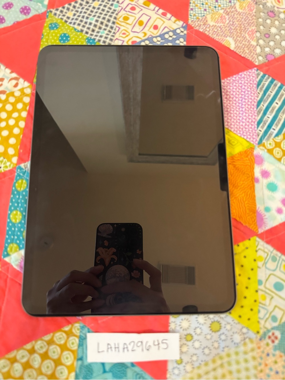Apple iPad Pro 2025
Black Tablet with Reflective Touchscreen